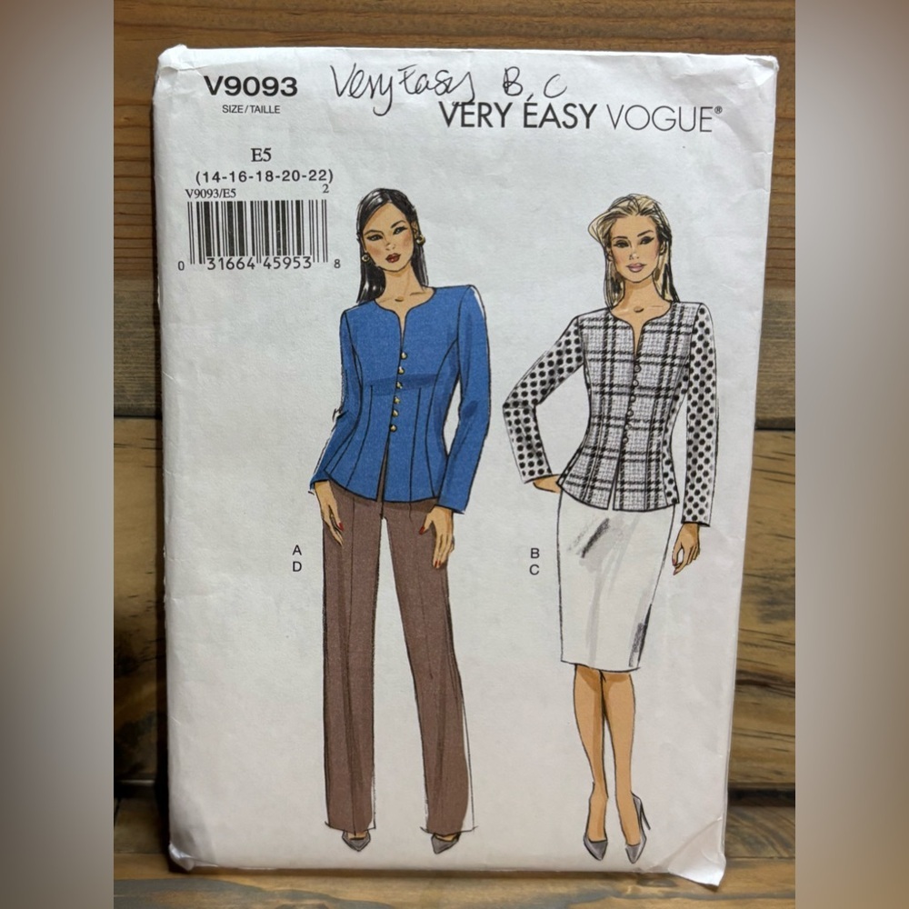 Set of 3 women’s Vogue sewing patterns D141 - Picture 6 of 7